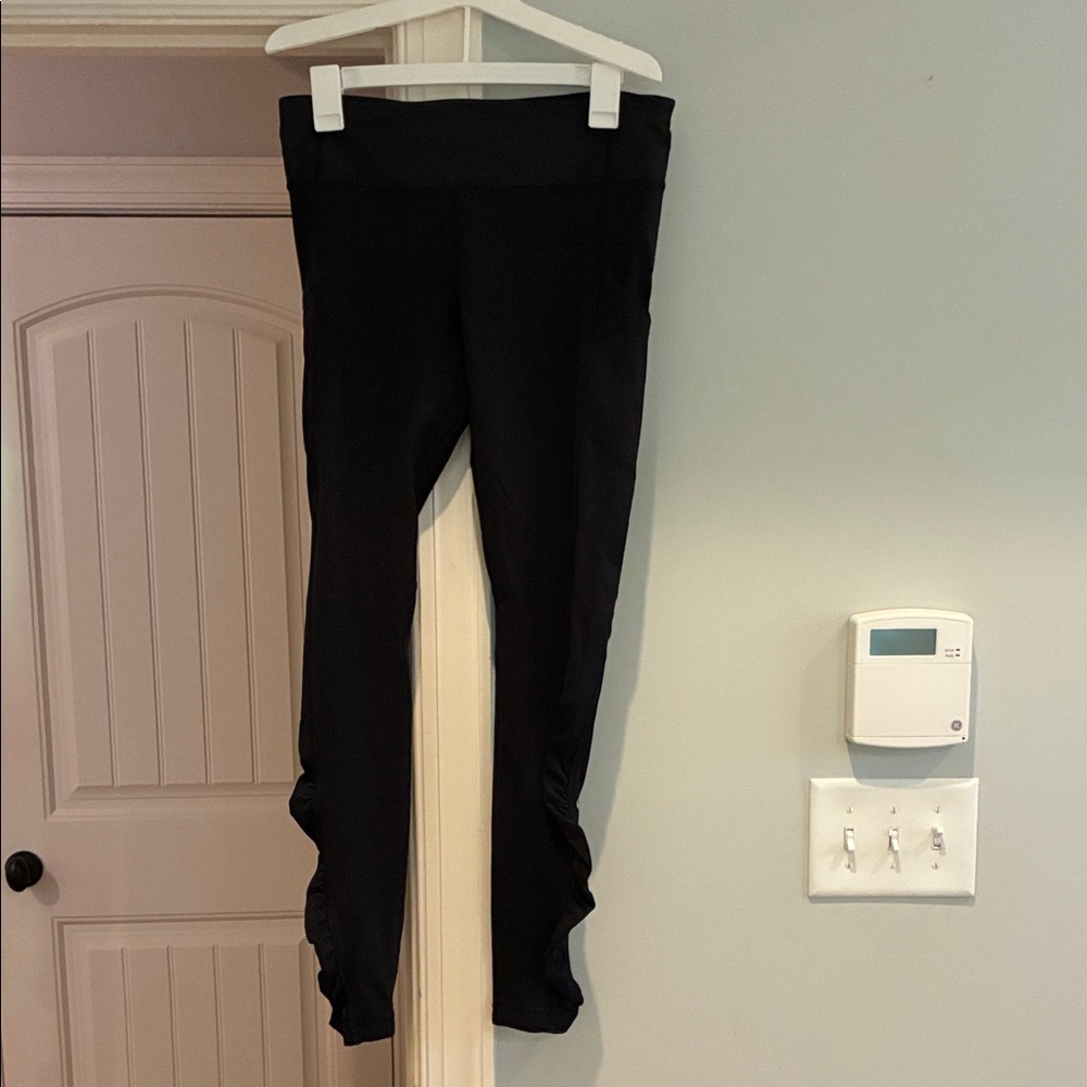 lululemon Black Leggings. Zipper/side pocket/pouch No tags, probably size 6
